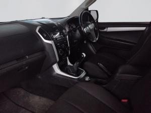 Isuzu KB300 D-TEQ LX 4X4E/CAB - Image 3
