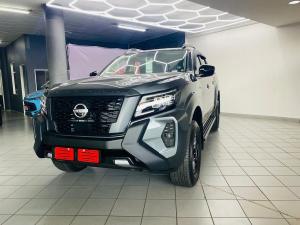 Nissan Navara 2.5DDTi double cab Stealth 4x4 - Image 1