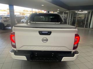 Nissan Navara 2.5DDTi double cab LE Plus
