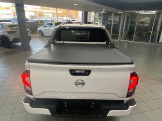 Nissan Navara 2.5DDTi double cab LE Plus