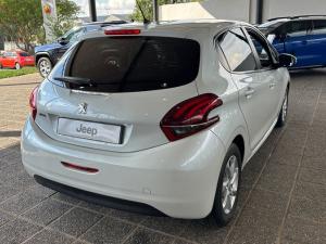 Peugeot 208 1.2 Active - Image 12