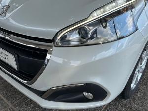 Peugeot 208 1.2 Active - Image 4