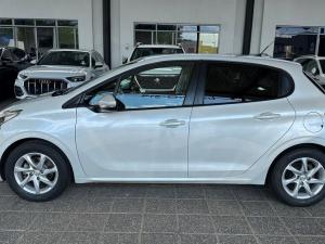 Peugeot 208 1.2 Active - Image 6