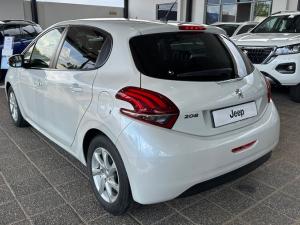 Peugeot 208 1.2 Active - Image 8