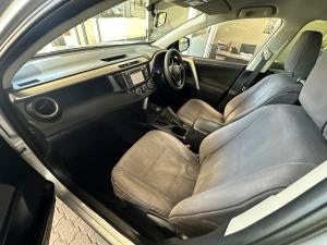 Toyota RAV4 2.0 GX auto - Image 7