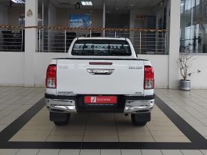 Toyota Hilux 2.4GD-6 double cab 4x4 Raider manual - Image 5