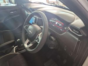 Nissan Magnite 1.0 Acenta AMT - Image 6