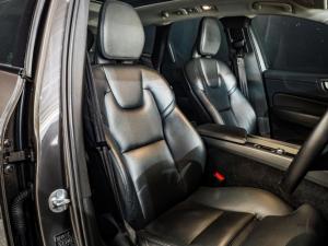 Volvo XC60 B5 AWD Plus Dark - Image 13