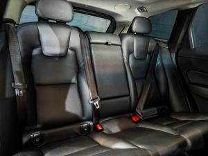 Volvo XC60 B5 AWD Plus Dark - Image 17