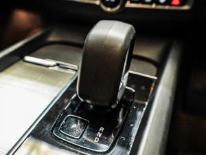 Volvo XC60 B5 AWD Plus Dark - Image 18