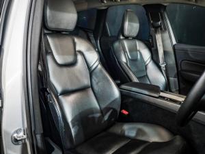 Volvo XC60 B5 AWD Plus Dark - Image 13