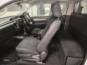 Toyota Hilux 2.4GD-6 Xtra cab Raider manual - Image 13