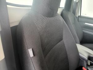 Toyota Hilux 2.4GD-6 single cab Raider manual - Image 8