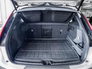 Volvo XC40 T3 R-Design auto - Image 11