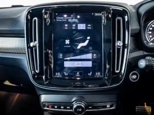 Volvo XC40 T3 R-Design auto - Image 17