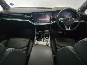 Volkswagen Touareg V6 TDI Executive R-Line - Image 11