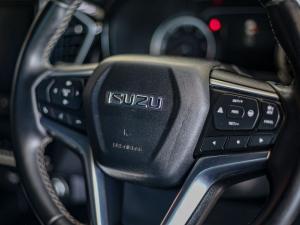 Isuzu D-Max 3.0TD double cab V-Cross 4x4 - Image 17