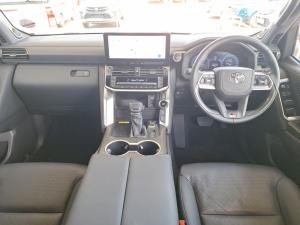 Toyota Land Cruiser 300 3.3D GR-Sport - Image 6