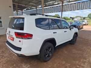 Toyota Land Cruiser 300 3.3D GR-Sport - Image 2