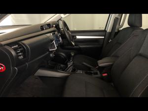 Toyota Hilux 2.4GD-6 double cab 4x4 Raider manual - Image 7