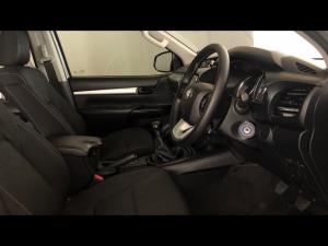 Toyota Hilux 2.4GD-6 double cab 4x4 Raider manual - Image 10
