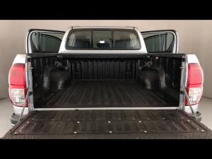 Toyota Hilux 2.4GD-6 double cab 4x4 Raider manual - Image 13