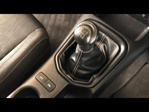 Toyota Hilux 2.4GD-6 double cab 4x4 Raider manual - Image 15