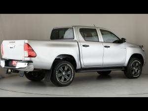 Toyota Hilux 2.4GD-6 double cab 4x4 Raider manual - Image 2