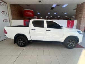 Toyota Hilux 2.4GD-6 double cab 4x4 Raider manual - Image 3