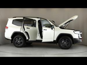 Toyota Land Cruiser 300 3.3D GR-Sport - Image 30