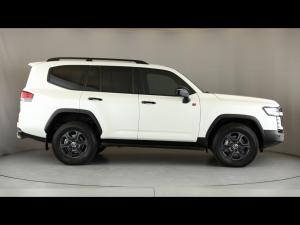 Toyota Land Cruiser 300 3.3D GR-Sport - Image 3