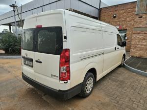 Toyota Quantum 2.8 SLWB panel van - Image 2