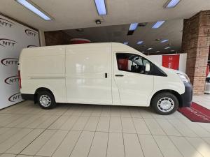 Toyota Quantum 2.8 SLWB panel van - Image 3