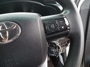 Toyota Hilux 2.4GD-6 double cab 4x4 Raider manual - Image 10