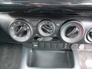 Toyota Hilux 2.4GD-6 double cab 4x4 Raider manual - Image 14