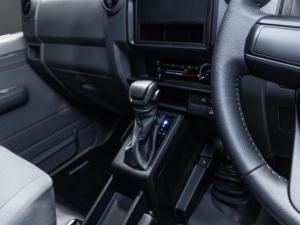 Toyota Land Cruiser 79 2.8GD-6 single cab auto - Image 17