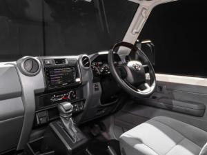 Toyota Land Cruiser 79 2.8GD-6 double cab - Image 6