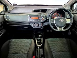 Toyota Yaris 5-door 1.3 Xi - Image 14
