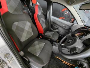 Renault Kwid 1.0 Techno auto - Image 14