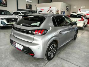 Peugeot 208 1.2T Allure manual - Image 5