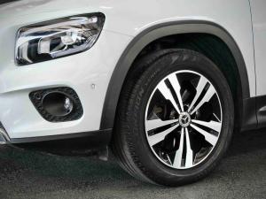 Mercedes-Benz GLB GLB220d 4Matic Progressive - Image 4
