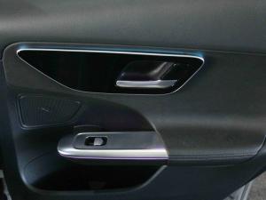 Mercedes-Benz C-Class C200 Avantgarde - Image 21