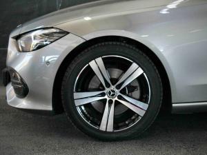 Mercedes-Benz C-Class C200 Avantgarde - Image 4