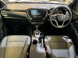 Isuzu D-Max 3.0TD double cab V-Cross - Image 11