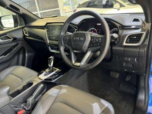 Isuzu D-Max 3.0TD double cab V-Cross - Image 13