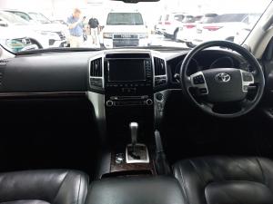 Toyota Land Cruiser 200 4.5D-4D V8 VX - Image 6