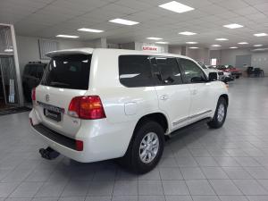 Toyota Land Cruiser 200 4.5D-4D V8 VX - Image 2