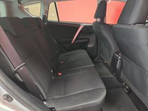 Toyota RAV4 2.0 GX automatic - Image 8