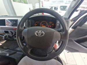 Toyota Quantum Hiace 2.5 D-4D 14 Seat - Image 8