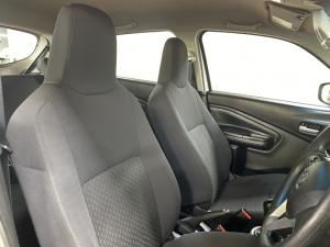 Toyota Vitz 1.0 XR manual - Image 9